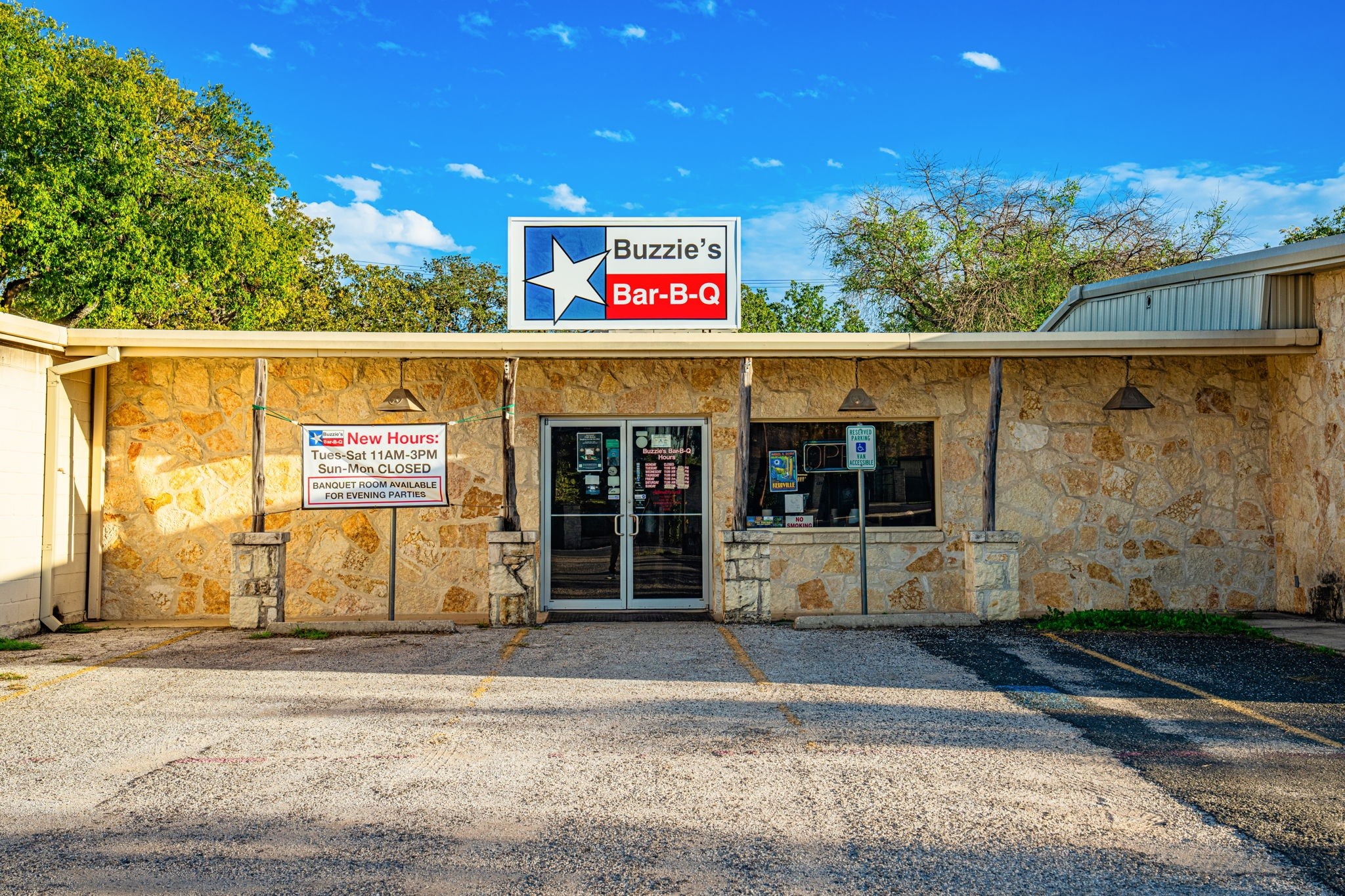Buzzie's BBQ Kerrville Closed